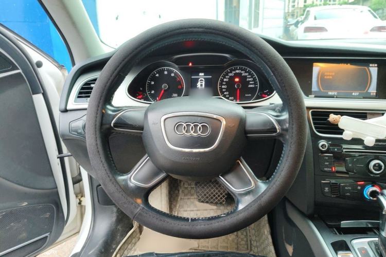 Used Audi A4L 2013 30 TFSI Automatic Comfort Model Steering Wheel
