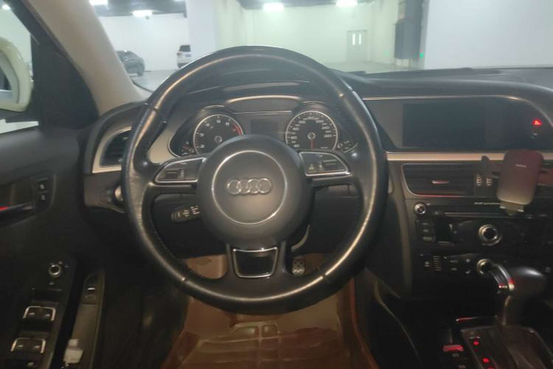 Used Audi A4L 2013 35 TFSI Automatic Standard Model Steering Wheel