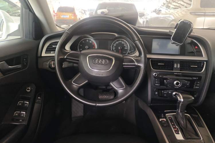 Used Audi A4L 2013 30 TFSI Automatic Comfort Model Steering Wheel