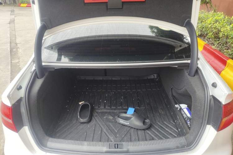 Used Audi A4L 2013 35 TFSI Automatic Comfort Model Trunk