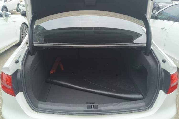 Used Audi A4L 2013 35 TFSI Automatic Comfort Model Trunk