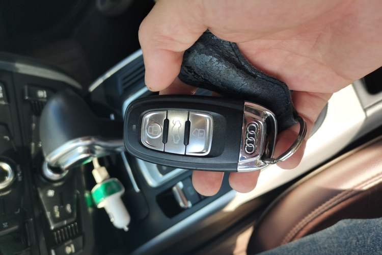 Used Audi A4L 2013 35 TFSI Automatic Standard Model Vehicle Key