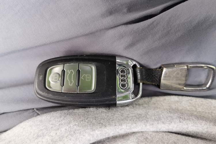 Used Audi A4L 2013 35 TFSI Automatic Standard Model Vehicle Key