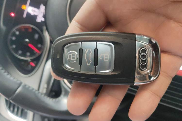 Used Audi A4L 2013 35 TFSI Automatic Standard Model Vehicle Key