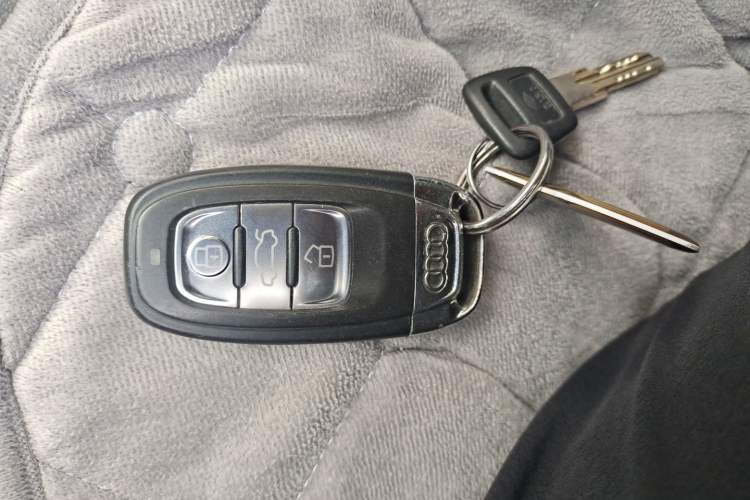 Used Audi A4L 2013 35 TFSI Automatic Standard Model Vehicle Key