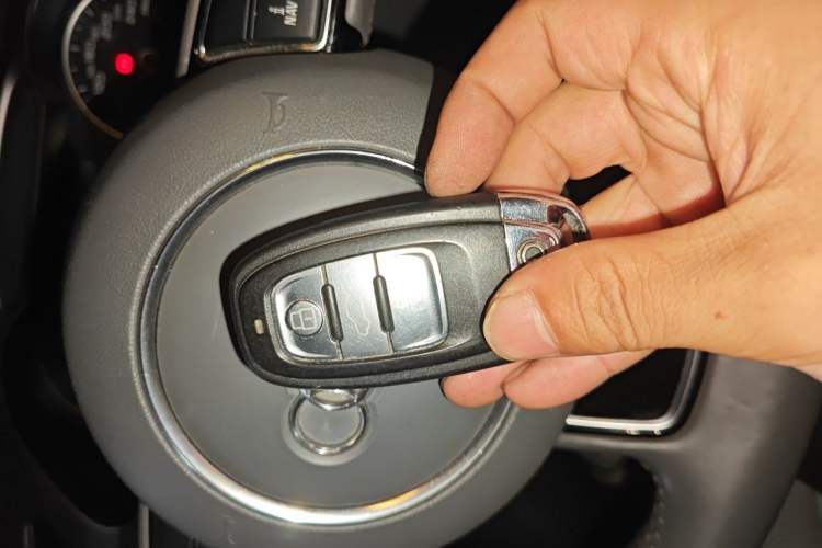 Used Audi A4L 2013 35 TFSI Automatic Standard Model Vehicle Key
