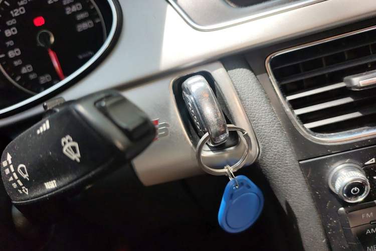 Used Audi A4L 2013 35 TFSI Automatic Standard Model Vehicle Key