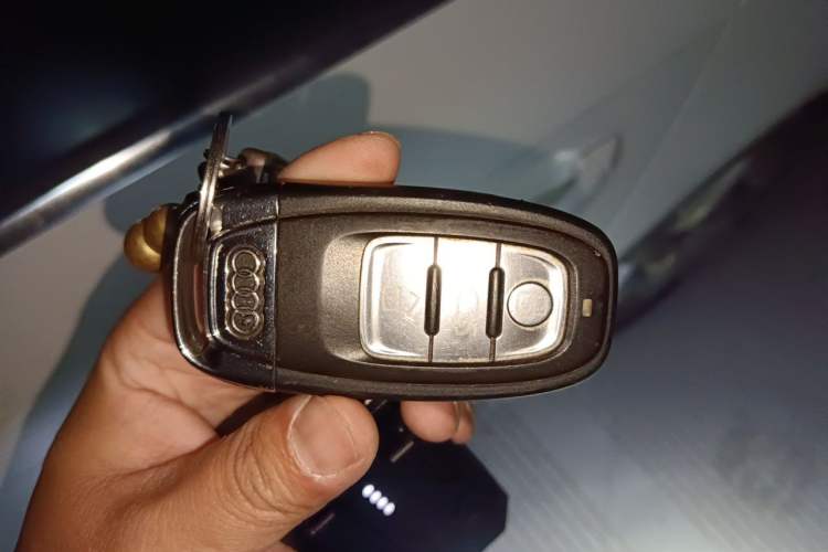 Used Audi A4L 2013 35 TFSI Automatic Standard Model Vehicle Key