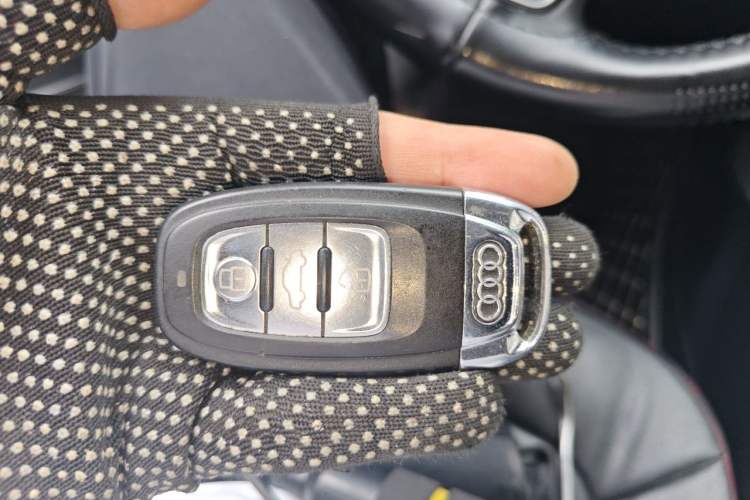 Used Audi A4L 2013 35 TFSI Automatic Standard Model Vehicle Key