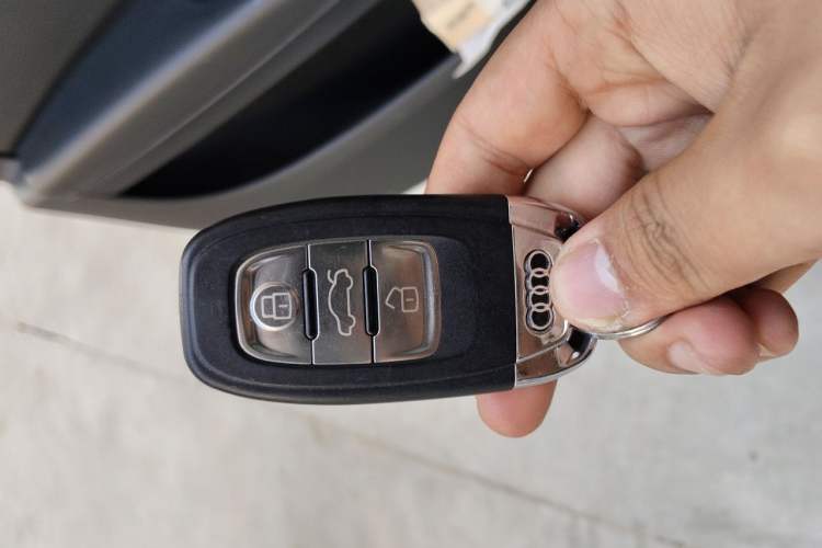 Used Audi A4L 2013 35 TFSI Automatic Standard Model Vehicle Key