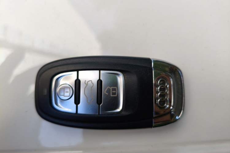 Used Audi A4L 2013 40 TFSI quattro Individual Sport Edition Vehicle Key