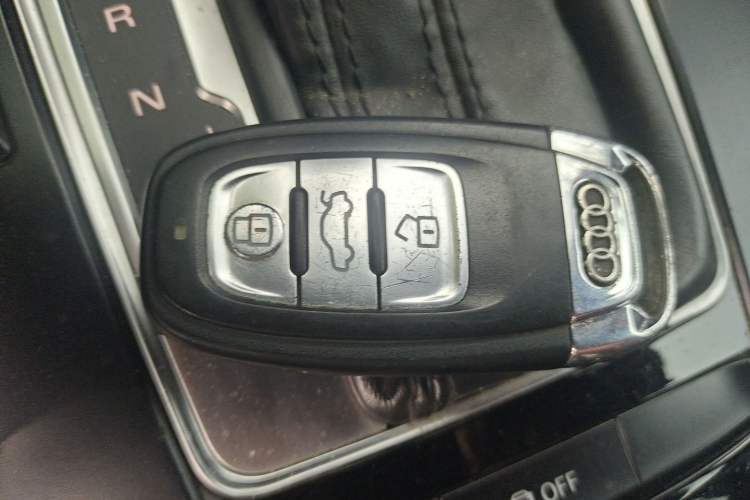 Used Audi A4L 2013 35 TFSI Automatic Standard Model Vehicle Key