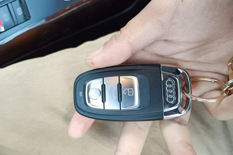 Used Audi A4L 2013 35 TFSI Automatic Standard Model Vehicle Key