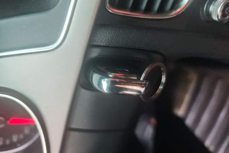 Used Audi A4L 2013 35 TFSI Automatic Standard Model Vehicle Key