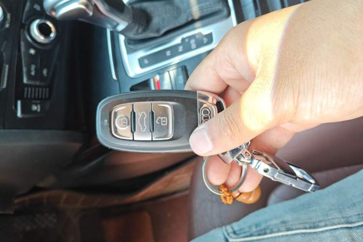 Used Audi A4L 2013 35 TFSI Automatic Standard Model Vehicle Key