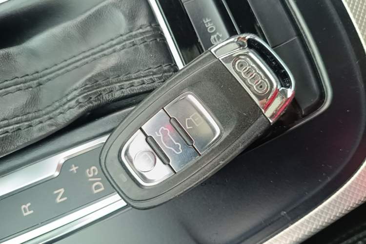 Used Audi A4L 2013 35 TFSI Automatic Standard Model Vehicle Key