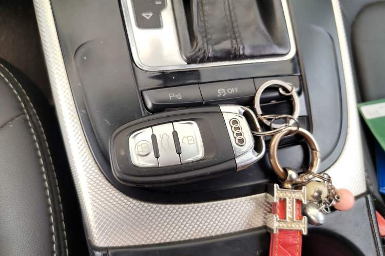 Used Audi A4L 2013 35 TFSI Automatic Standard Model Vehicle Key
