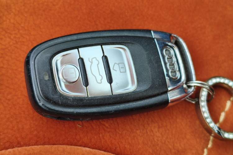 Used Audi A4L 2013 35 TFSI Automatic Standard Model Vehicle Key