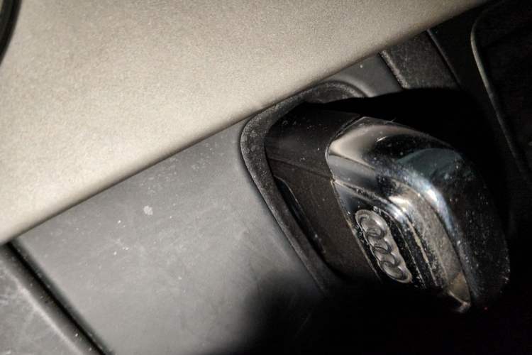Used Audi A4L 2013 35 TFSI Automatic Standard Model Vehicle Key