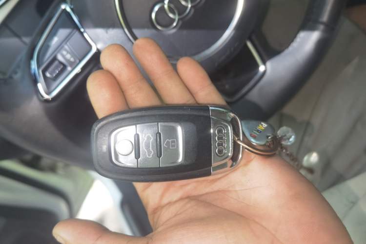 Used Audi A4L 2013 35 TFSI Automatic Standard Model Vehicle Key