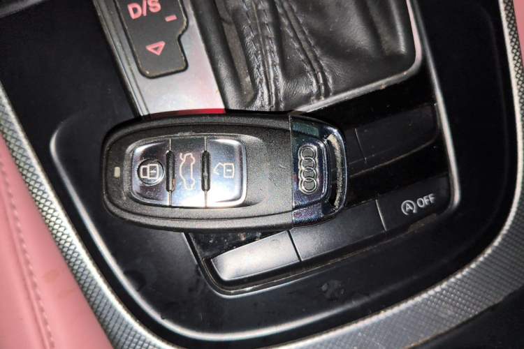 Used Audi A4L 2013 35 TFSI Automatic Standard Model Vehicle Key