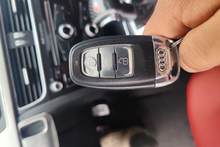 Used Audi A4L 2013 35 TFSI Automatic Standard Model Vehicle Key