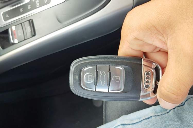Used Audi A4L 2013 30 TFSI Automatic Comfort Model Vehicle Key