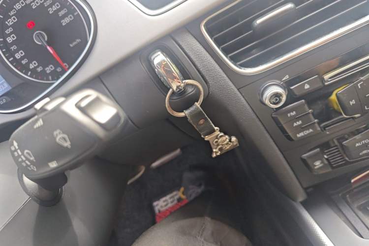 Used Audi A4L 2013 35 TFSI Automatic Standard Model Vehicle Key