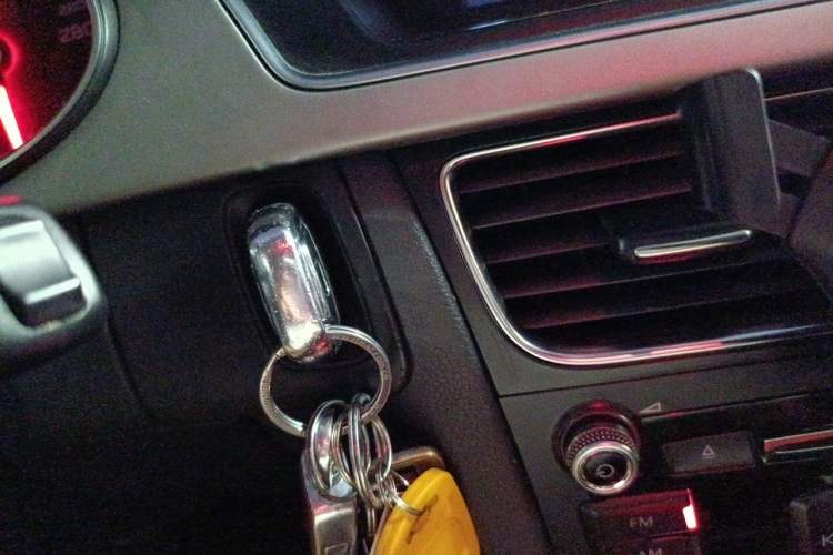 Used Audi A4L 2013 35 TFSI Automatic Standard Model Vehicle Key