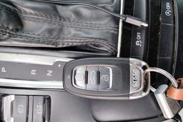 Used Audi A4L 2013 35 TFSI Automatic Standard Model Vehicle Key