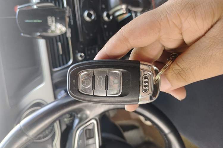 Used Audi A4L 2013 35 TFSI Automatic Standard Model Vehicle Key