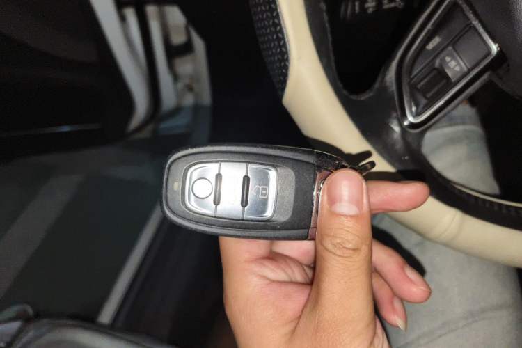 Used Audi A4L 2013 35 TFSI Automatic Standard Model Vehicle Key