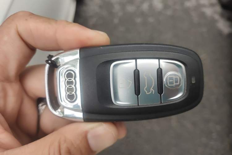 Used Audi A4L 2013 35 TFSI Automatic Standard Model Vehicle Key