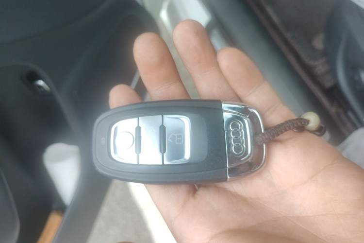 Used Audi A4L 2013 35 TFSI Automatic Standard Model Vehicle Key