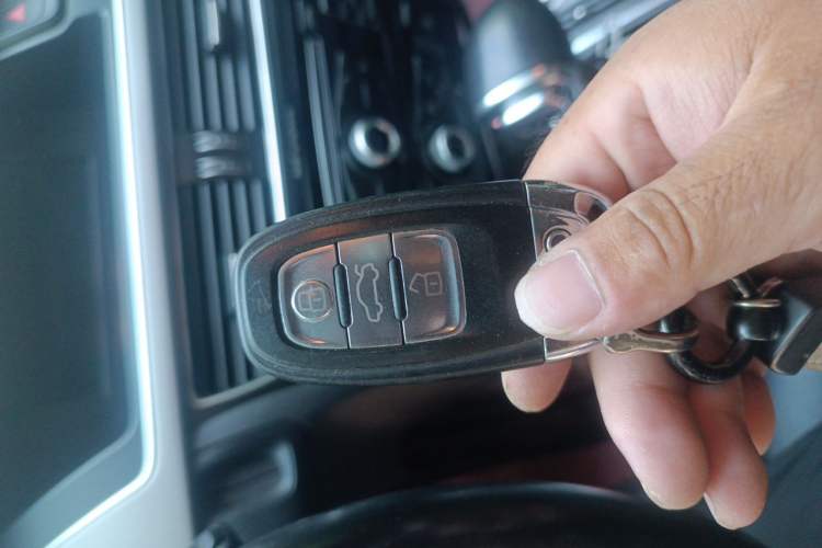 Used Audi A4L 2013 35 TFSI Automatic Standard Model Vehicle Key