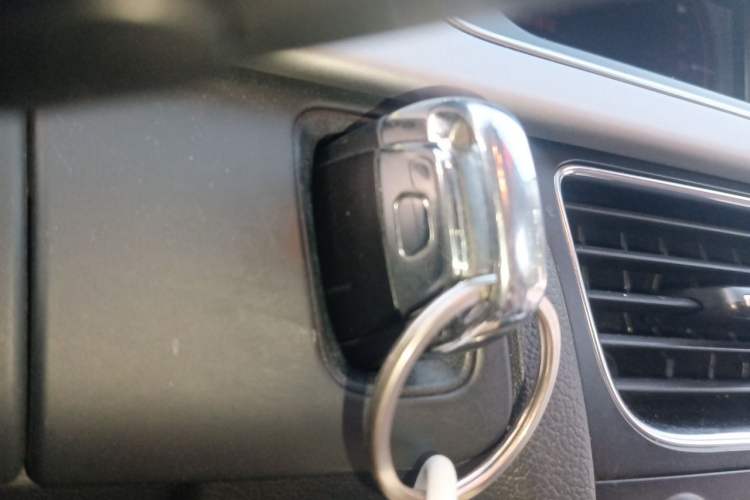 Used Audi A4L 2013 35 TFSI Automatic Standard Model Vehicle Key