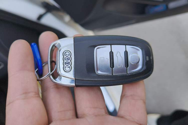Used Audi A4L 2013 35 TFSI Automatic Standard Model Vehicle Key