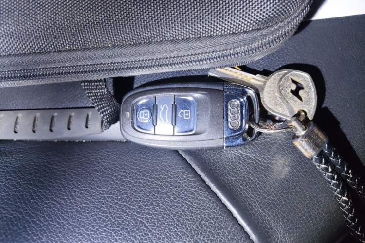 Used Audi A4L 2013 35 TFSI Automatic Standard Model Vehicle Key