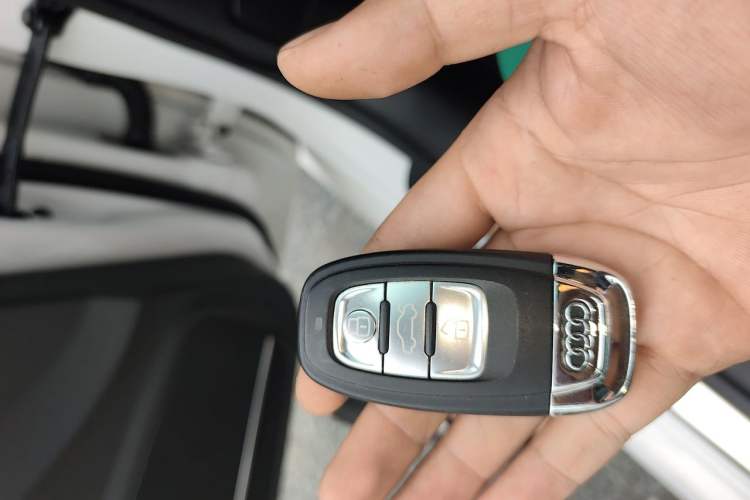 Used Audi A4L 2013 35 TFSI Automatic Standard Model Vehicle Key