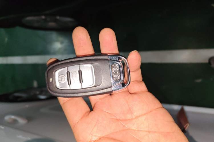 Used Audi A4L 2013 35 TFSI Automatic Standard Model Vehicle Key