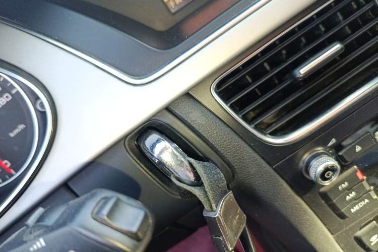 Used Audi A4L 2013 35 TFSI Automatic Standard Model Vehicle Key