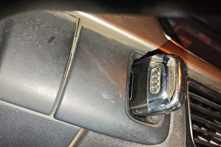 Used Audi A4L 2013 35 TFSI Automatic Standard Model Vehicle Key