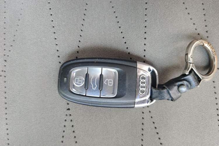 Used Audi A4L 2013 35 TFSI Automatic Standard Model Vehicle Key