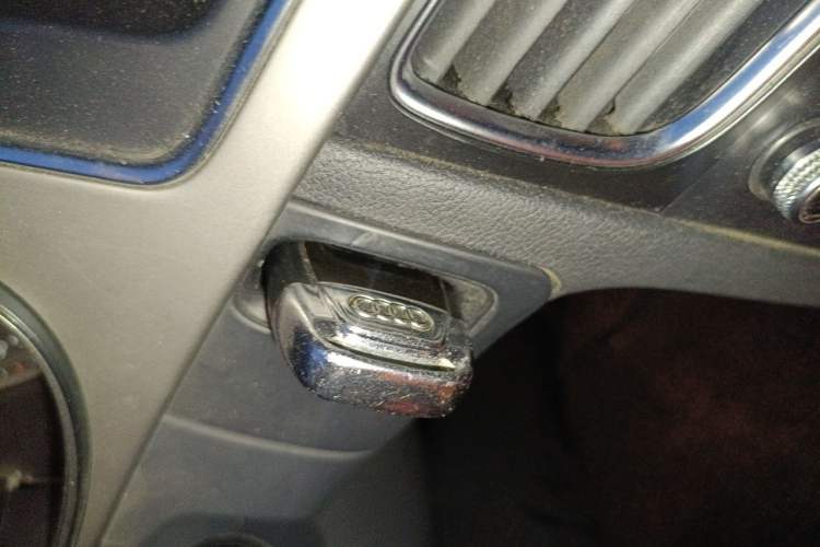 Used Audi A4L 2013 35 TFSI Automatic Standard Model Vehicle Key