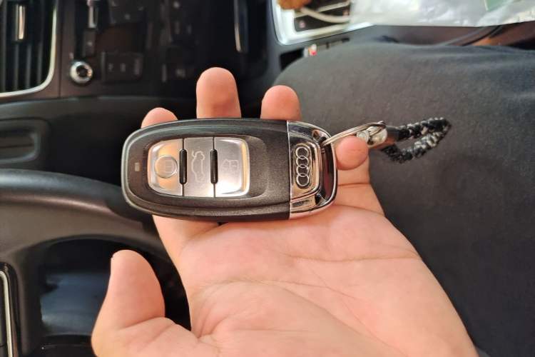 Used Audi A4L 2013 40 TFSI quattro Individual Sport Edition Vehicle Key