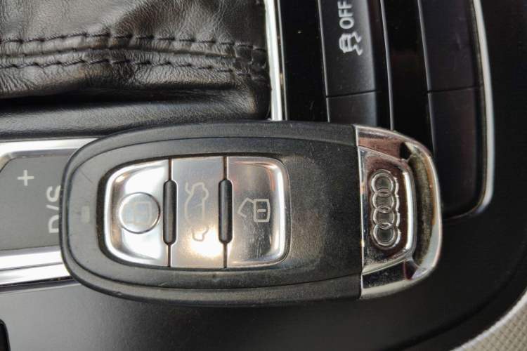 Used Audi A4L 2013 35 TFSI Automatic Standard Model Vehicle Key