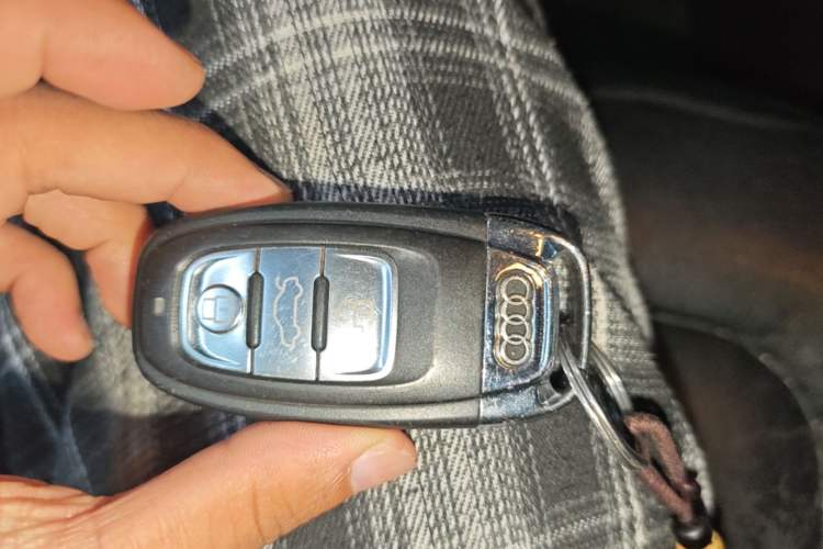 Used Audi A4L 2013 35 TFSI Automatic Standard Model Vehicle Key