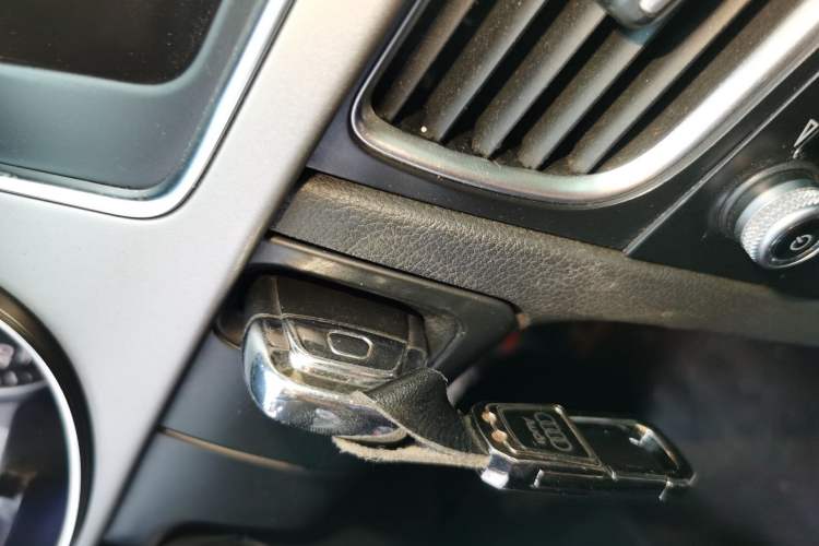 Used Audi A4L 2013 35 TFSI Automatic Comfort Model Vehicle Key