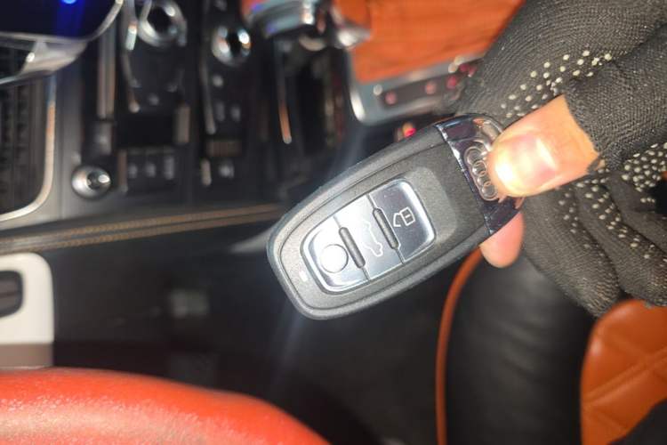 Used Audi A4L 2013 35 TFSI Automatic Standard Model Vehicle Key