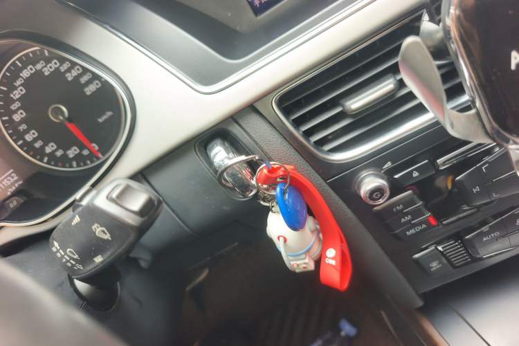 Used Audi A4L 2013 35 TFSI Automatic Standard Model Vehicle Key